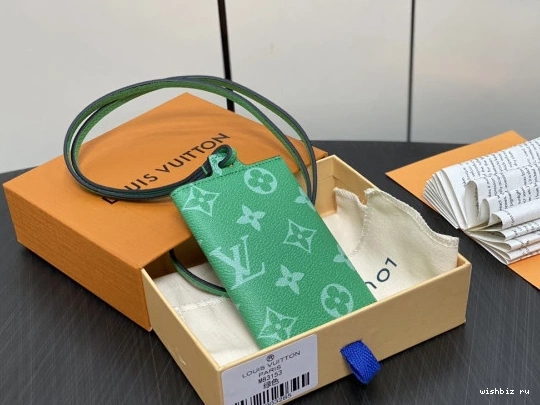 WIS Card Necklace-7.6*10*0.5CM Holder VUITTON LOUIS 0306